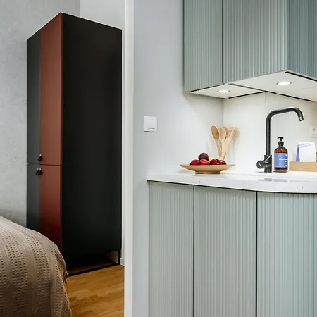Days - - Easy Access Apartment Prague