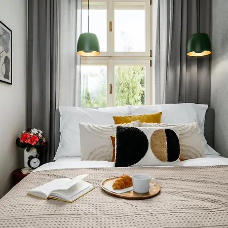 Days - - Easy Access Apartment *