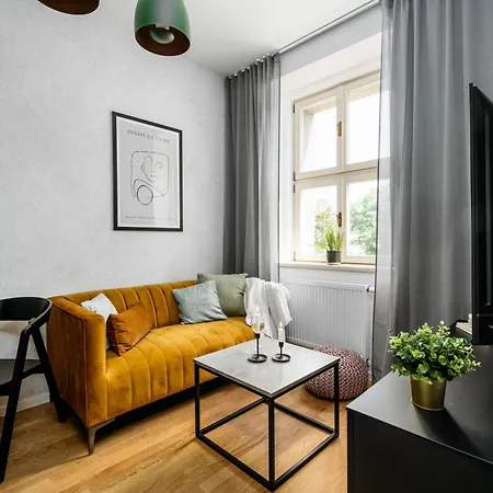 Days - - Easy Access Apartment Prague