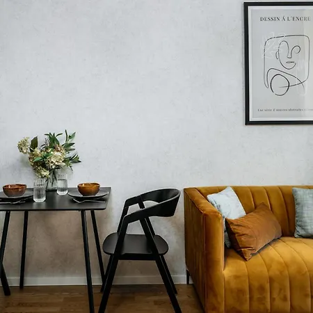 Days - - Easy Access Apartment