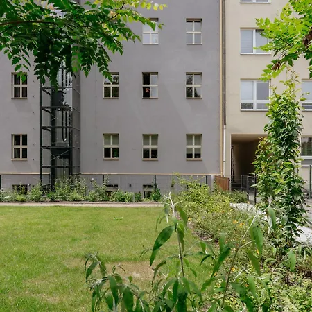 Days - - Easy Access Apartment